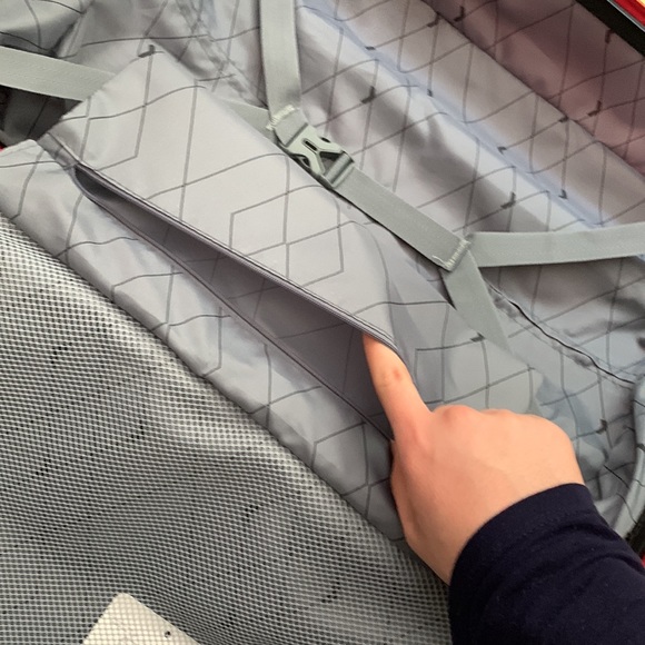 Victoria Red Hard-case 29” Suitcase - Picture 15 of 17